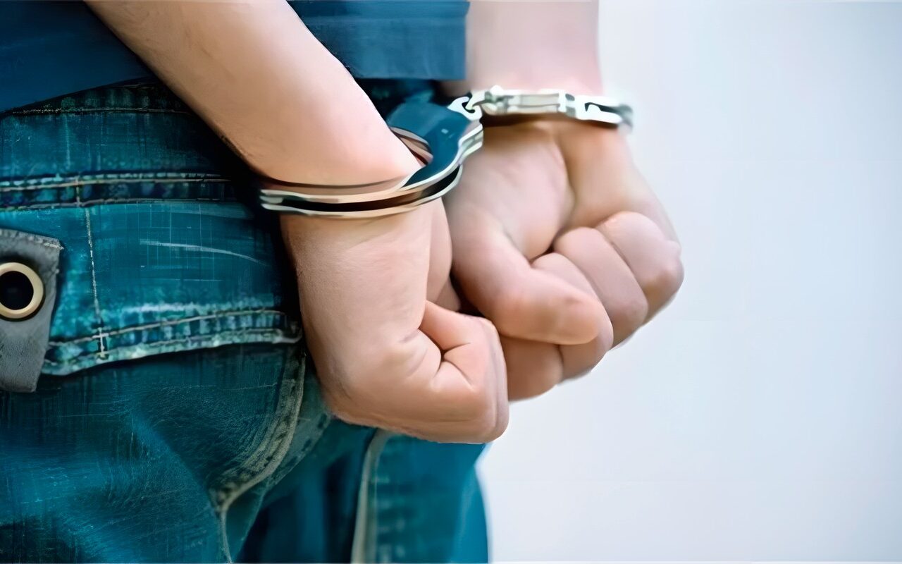 إحالة عاملي خردة للمحاكمة بتهمة الشروع في سرقة أسلاك كهربائية بالسلام