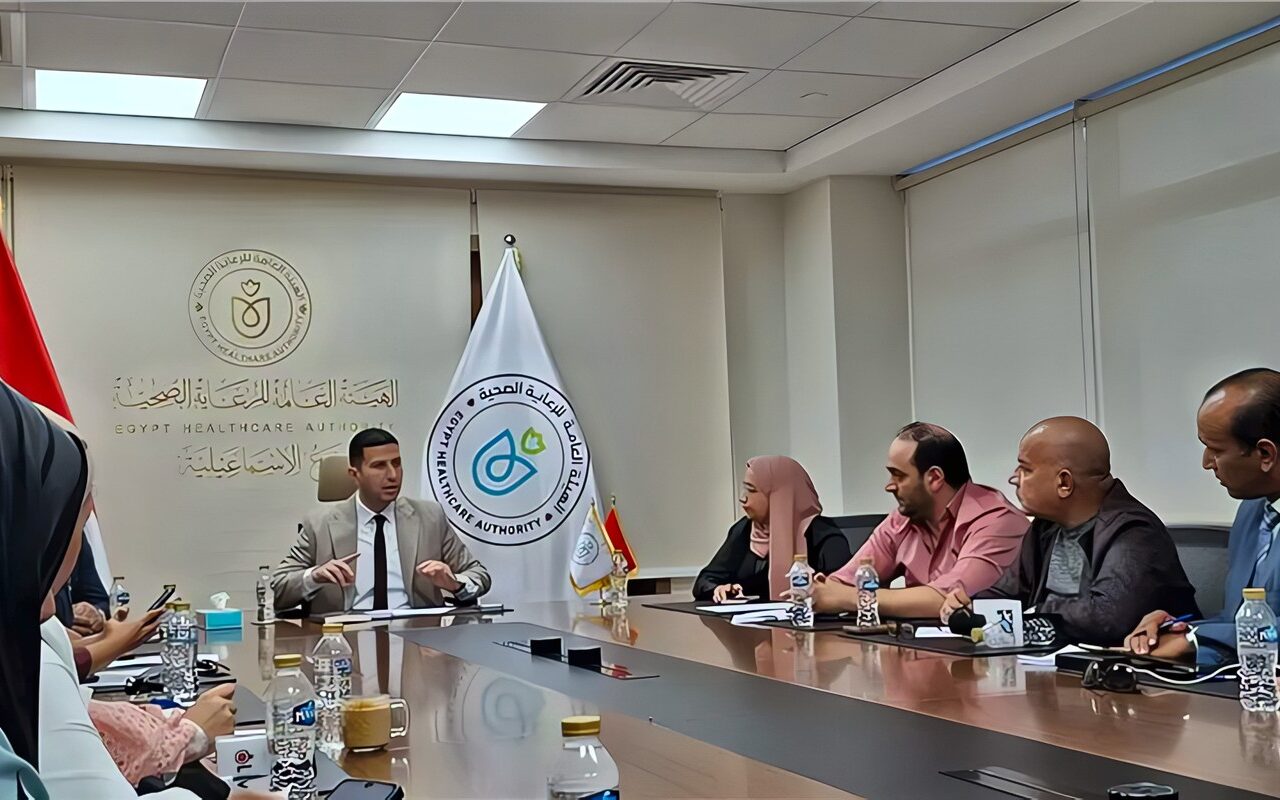 مدير الرعاية الصحية بالإسماعيلية: الاستماع إلى مشكلات المنتفعين جزء أصيل من منظومة تطوير الأداء