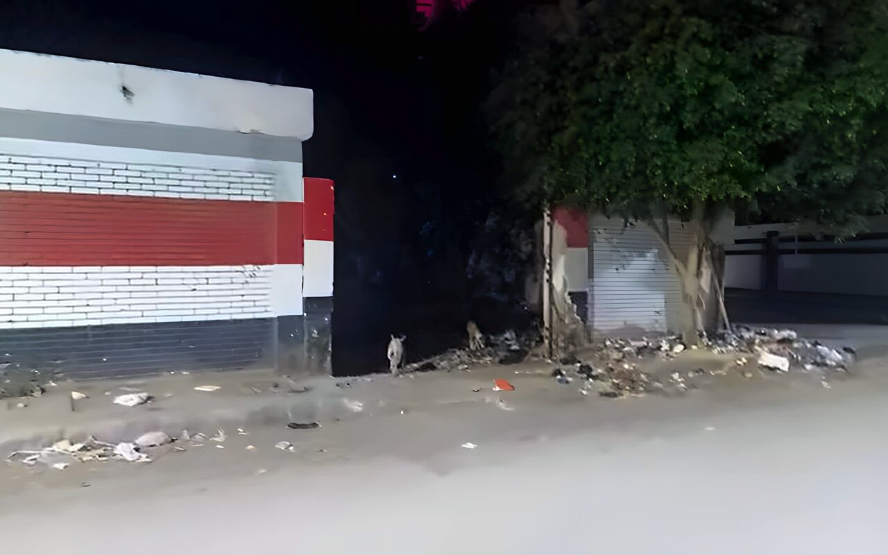 أغرب سرقة في البحيرة، بوابات مدرسة رشيد اختفت في ظروف غامضة والأهالي يستغيثون (صور)