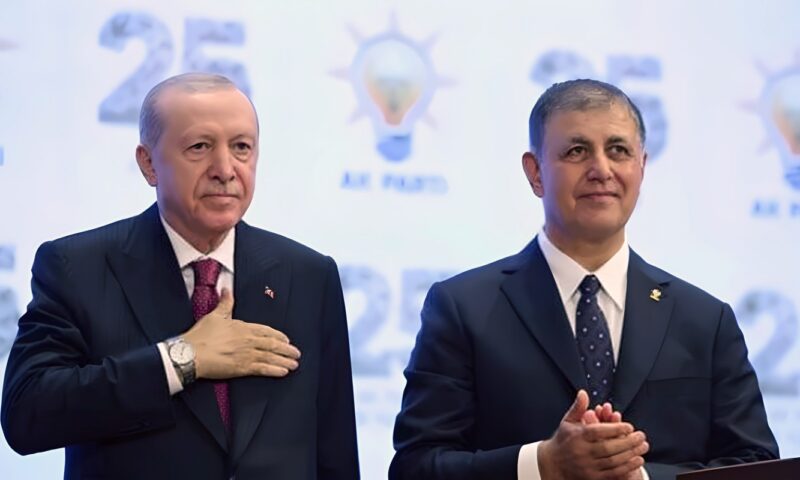 معقل المعارضة، رئيس بلدية إزمير ينضم لحزب أردوغان في تحول سياسي بارز