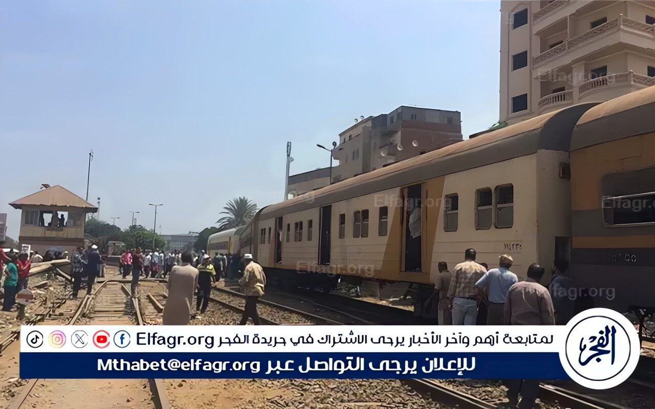 دون إصابات…سقوط زجاج نافذة بقطار 989 أثناء توقفه بمحطة المنيا