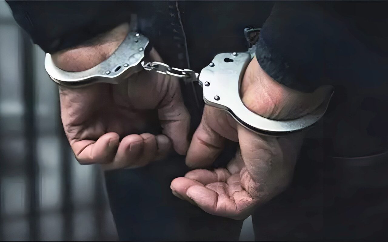 بسبب فلوس المخدرات، تجديد حبس 4 عاطلين متهمين بإلقاء صديقهم من شرفة شقة بالنزهة