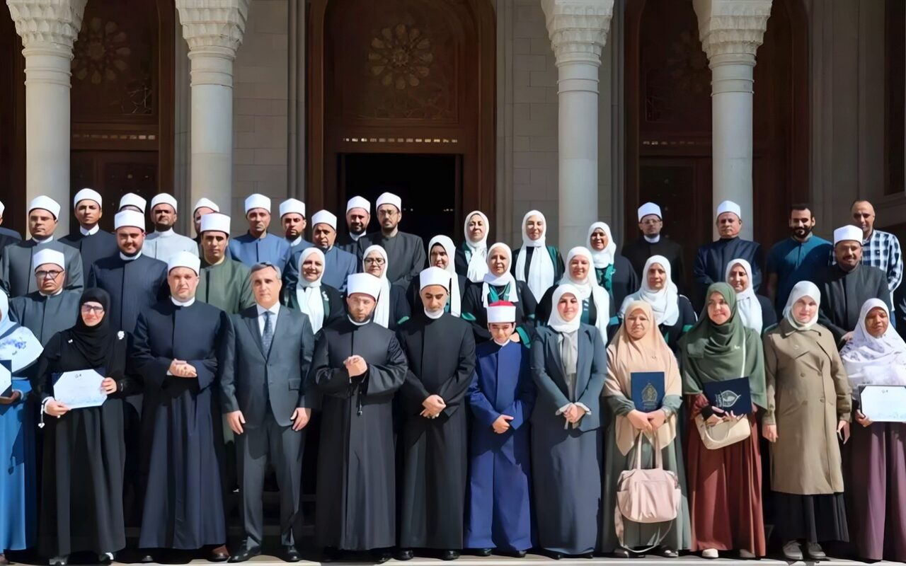 وزير الأوقاف وسفير الجزائر يشهدان ختام دورة “مهارات الوعظ الديني للواعظات”