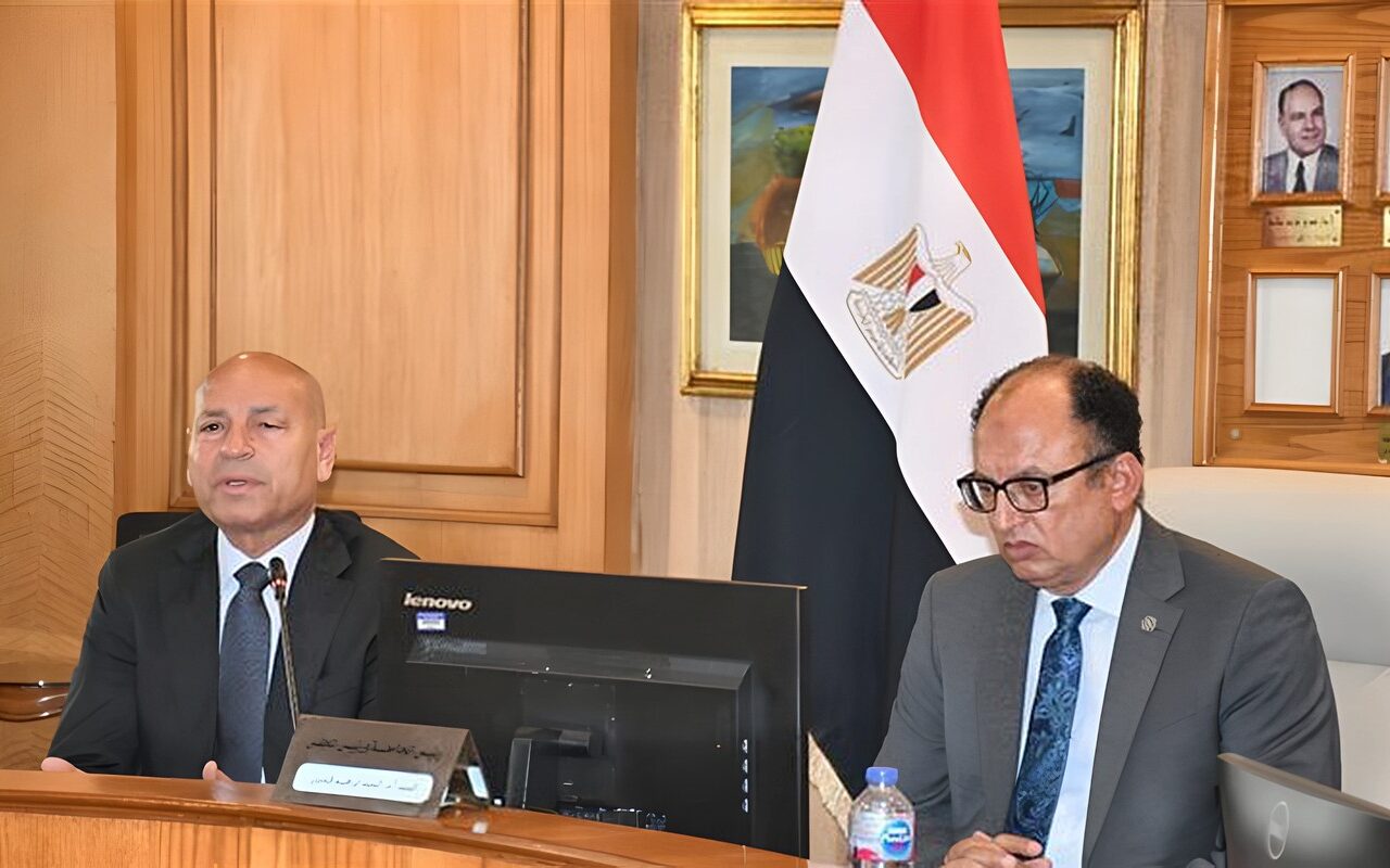 بحضور محافظ القاهرة، مجلس جامعة العاصمة يبحث تطوير حلوان وتسريع إنجاز المجمع الطبي