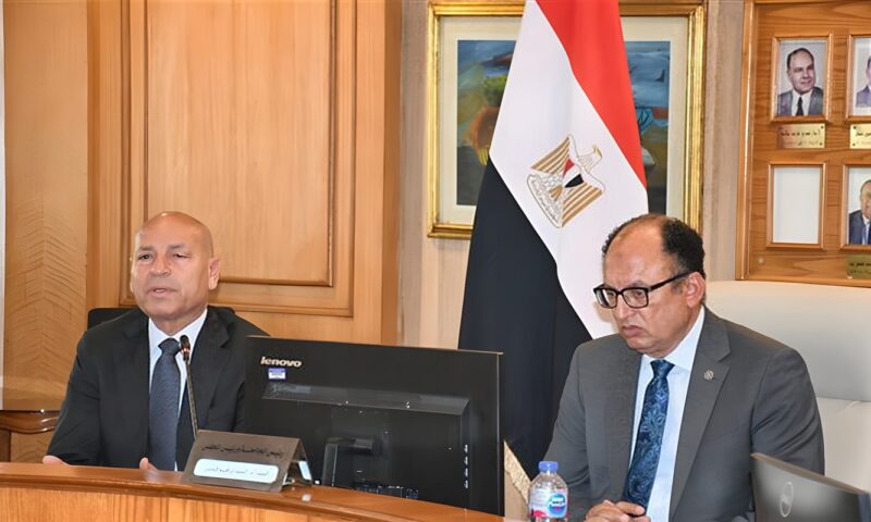 بحضور محافظ القاهرة، مجلس جامعة العاصمة يبحث تطوير حلوان وتسريع إنجاز المجمع الطبي