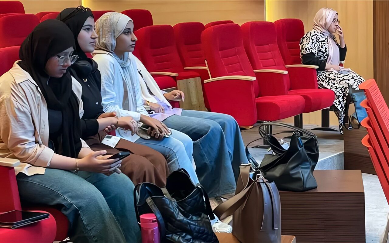جامعة الإسماعيلية الأهلية تبدأ تدريب أول كورال طلابي للمشاركة في مسابقة «إبداع»
