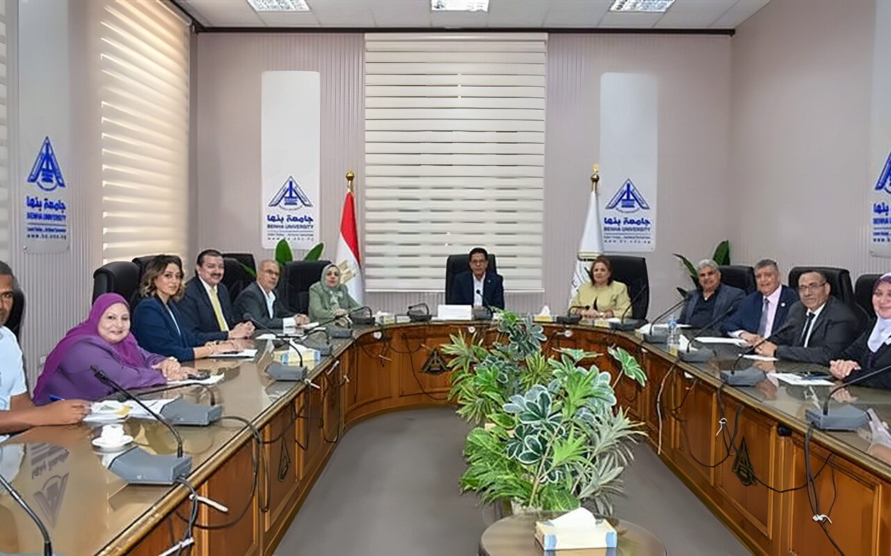 رئيس جامعة بنها يترأس اجتماع مجلس إدارة البرامج المزدوجة مع جامعة “كانتربري”