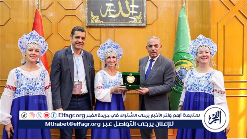 محافظ الإسماعيلية يستقبل رؤساء 16 فرقة بمهرجان الفنون الشعبية: مصر ستظل واحة للأمن والأمان وحاضنة لثقافات العالم