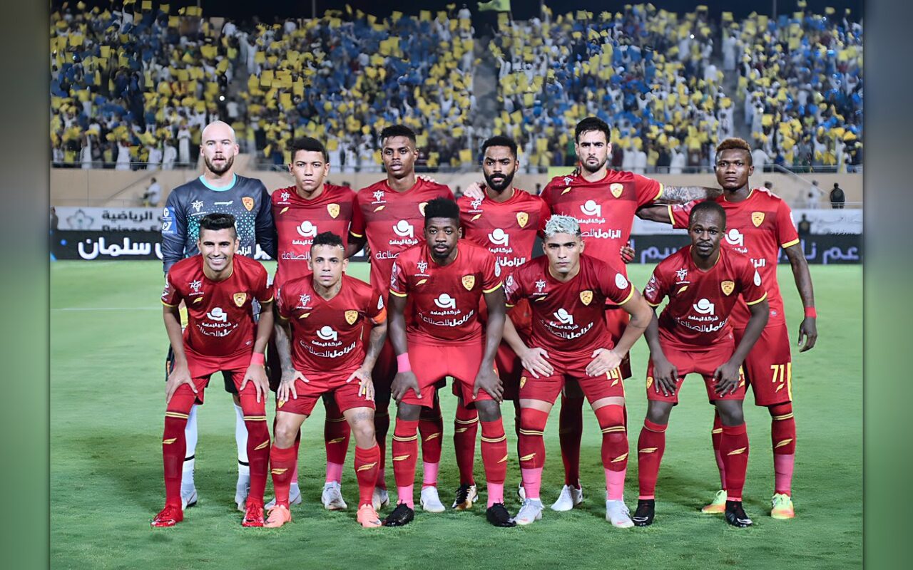 القادسية يفوز على أبها 2-1 ويتصدر الدوري السعودي مؤقتا