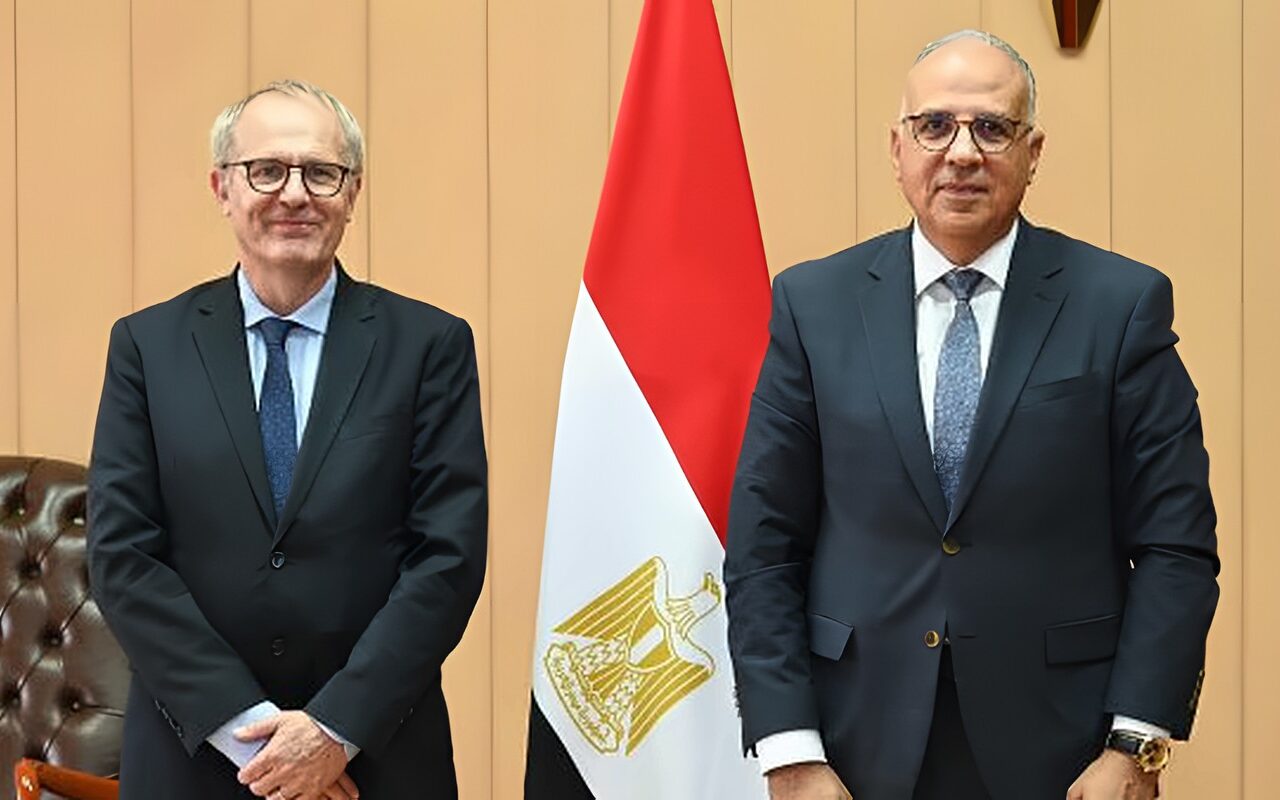 وزير الري يبحث مع المدير الإقليمي لـ “اليونسكو” تعزيز التعاون في حوكمة المياه والتكيف المناخي