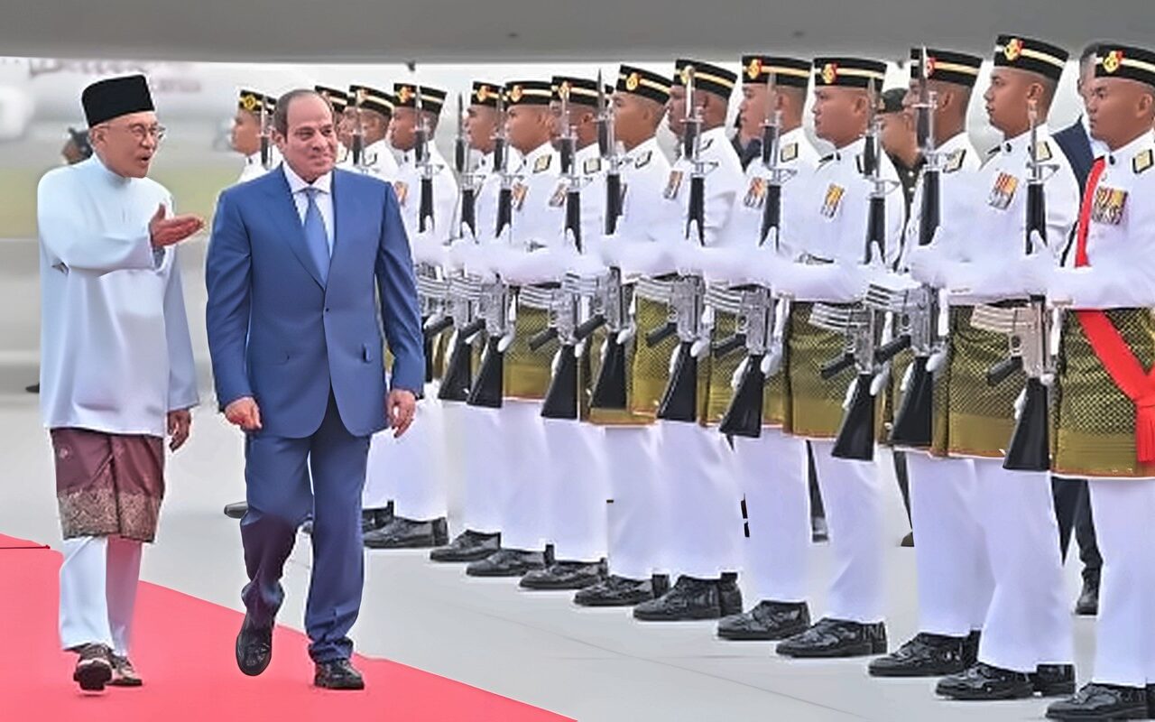 وسام تاج الدولة الأسمى.. ملك ماليزيا يمنح الرئيس السيسي أرفع الأوسمة