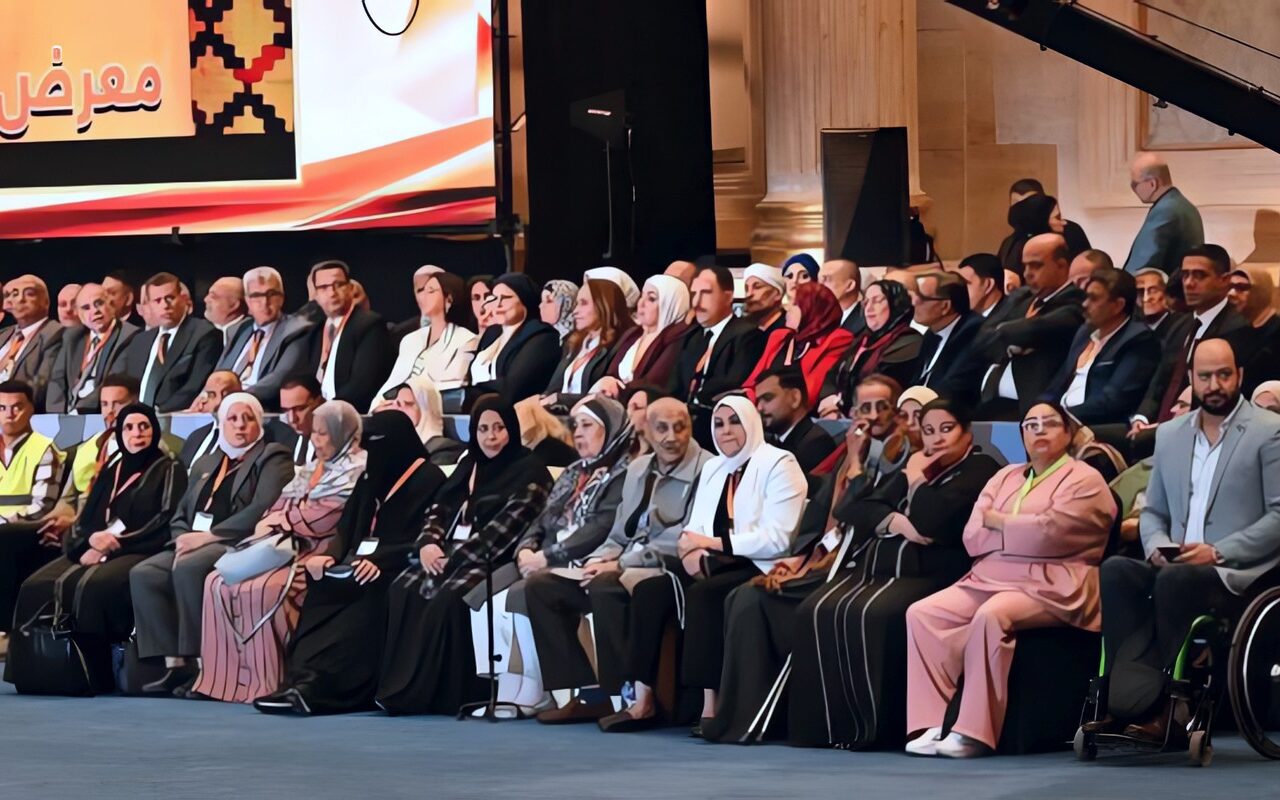 كبار السن يوجهون الشكر للرئيس السيسي بعد دعوتهم للمشاركة في منتدى مصر: “أكرمتنا ورفعت راسنا.. بندعيلك وبندعي لمصر”