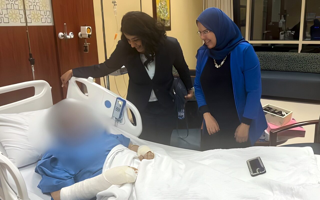 متابعة على مدار الساعة.. نائب قنصل مصر بالرياض تزور مصابة مصرية وتؤكد متانة العلاقات مع السعودية