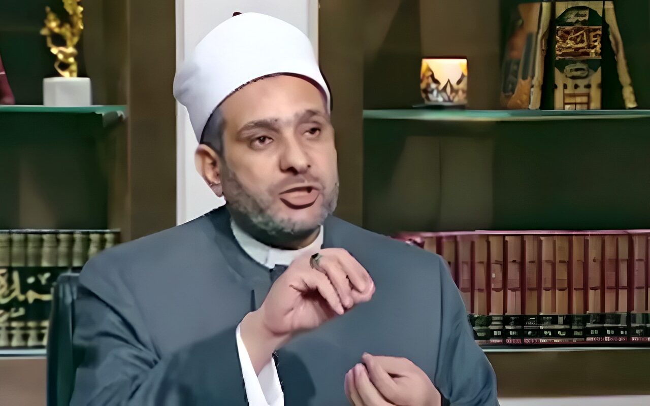 أمين الفتوى يوضح مسؤولية رعاية الأب المريض بين الذكور والإناث (فيديو)