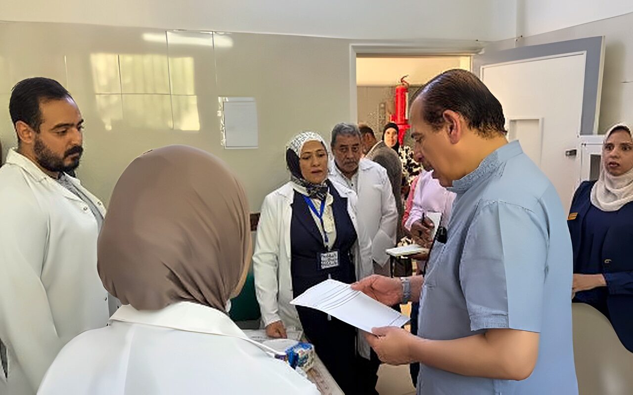 نائب وزير الصحة يتفقد مستشفيات بالوادي الجديد ويشيد بانتظام العمل والخدمات