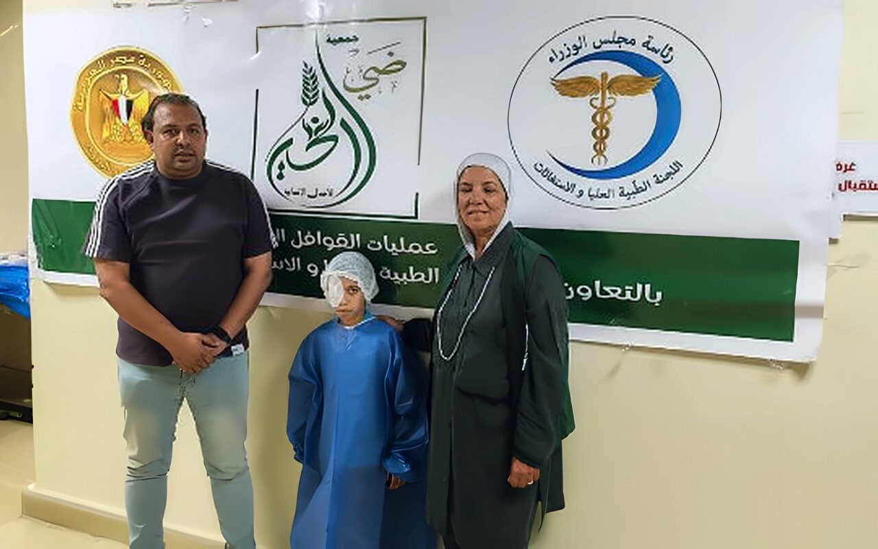 اللجنة الطبية العليا بمجلس الوزراء تنقذ بصر طفل تعرض للسقوط ونزيف بالعينين