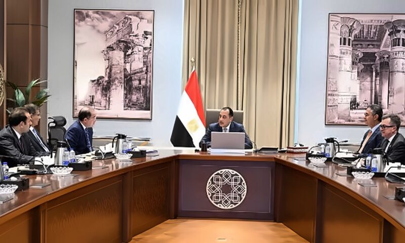 رئيس الوزراء يتابع موقف زيادة مخزون السلع الاستراتيجية واستقرار الأسواق