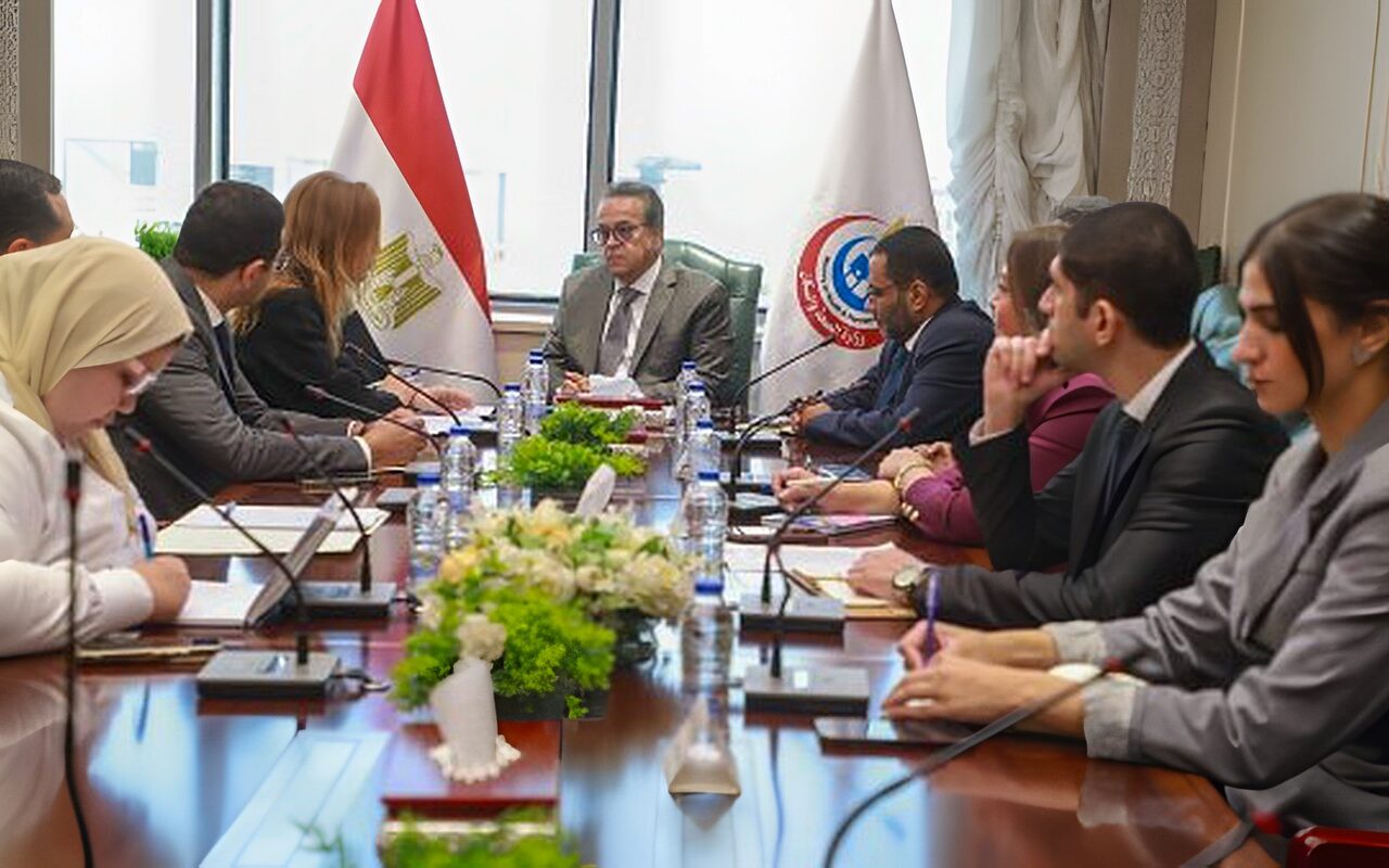 وزير الصحة يبحث مع وفد جامعة الدول العربية تعزيز التعاون الطبي المشترك