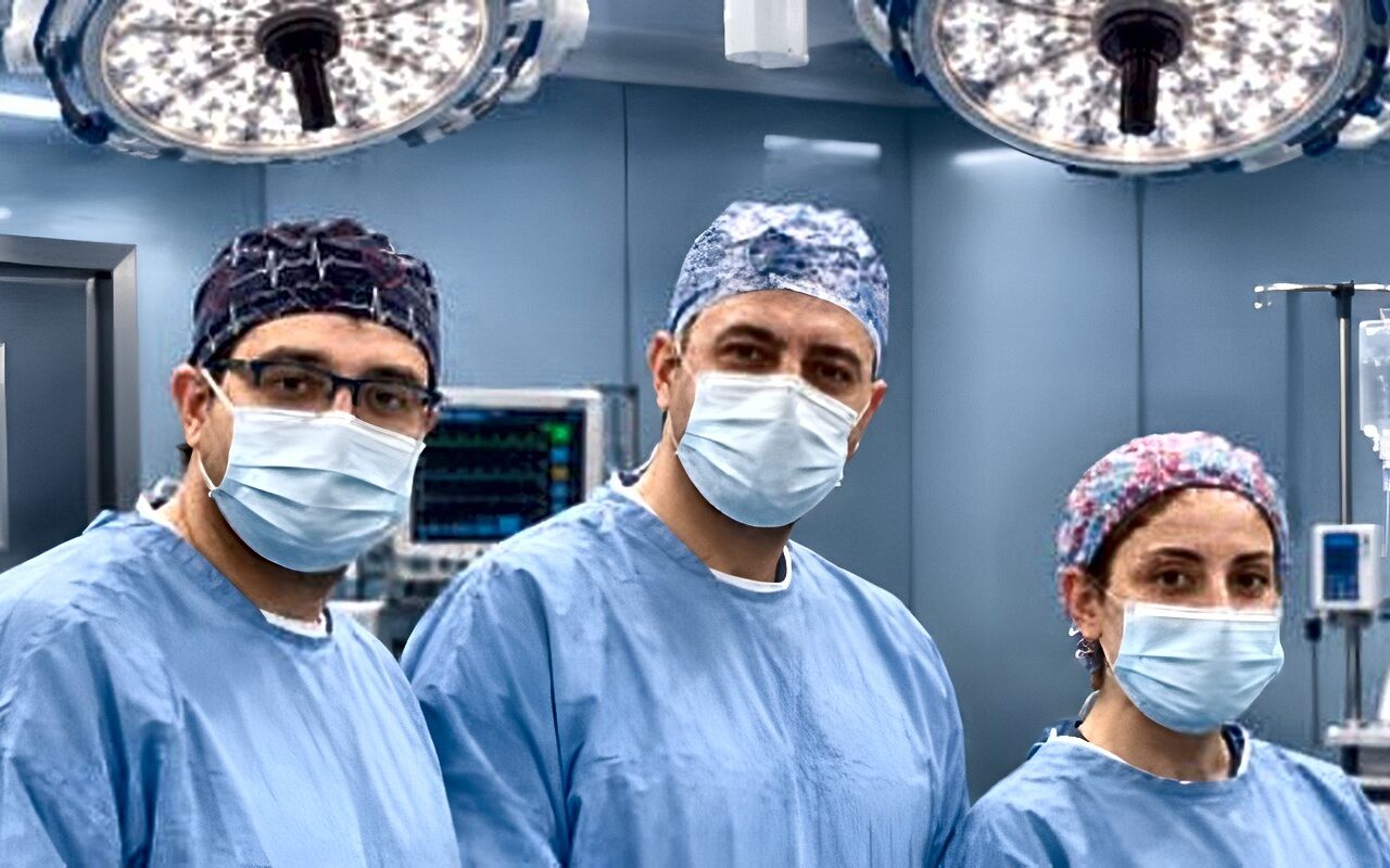 تدخل جراحي عاجل ينقذ مريضًا من مضاعفات قرحة منفجرة بمستشفى منشية البكري