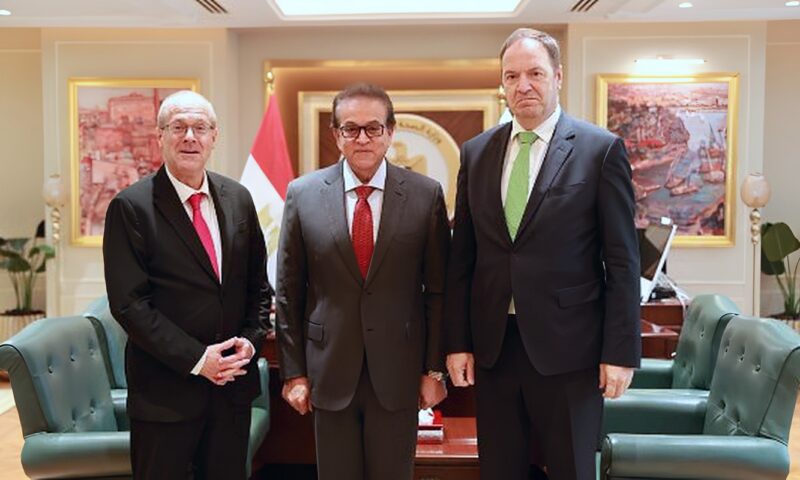 خالد عبدالغفار يناقش مع مرشح رئاسة الصحة العالمية رؤى جديدة لتعزيز كفاءة القطاع الصحي