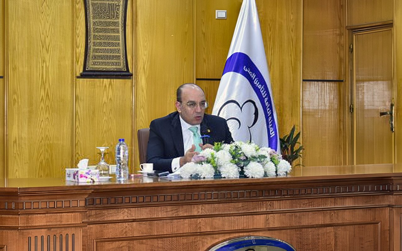 تعليمات وتوجيهات حاسمة.. تفاصيل اجتماع رئيس هيئة التأمين الصحي مع القيادات