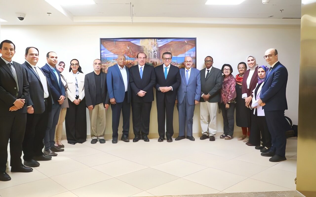 عبد الغفار يستعرض مع وفد الصحة العالمية الخطوات التنفيذية استعدادا لحصول مصر على الإشهاد الدولي بالخلو من البلهارسيا