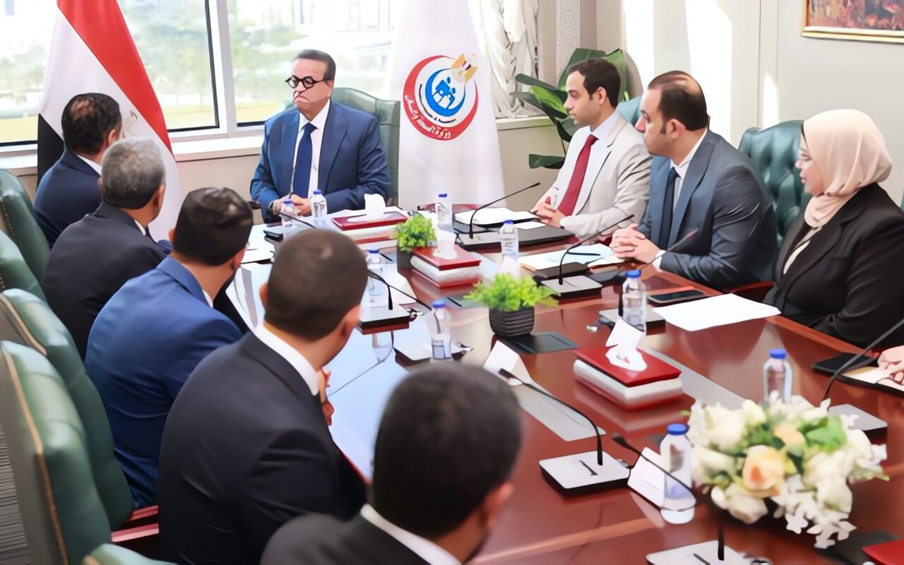 وزير الصحة يبحث تعزيز التعاون في الجراحات الروبوتية والتكنولوجيا الطبية المتقدمة