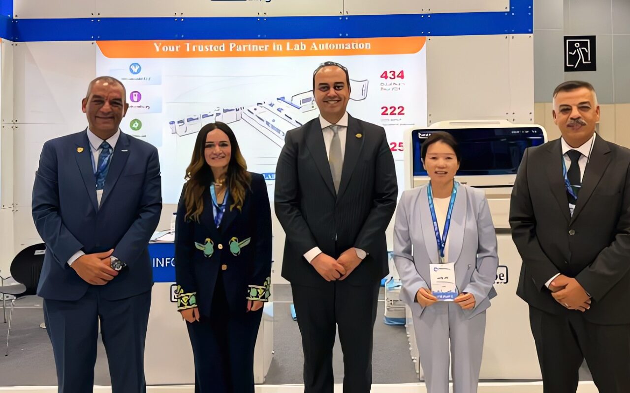 السبكي يتفقد أجنحة المعرض الطبي المصاحب للمؤتمر العالمي الـ 49 للمستشفيات بكوريا الجنوبية