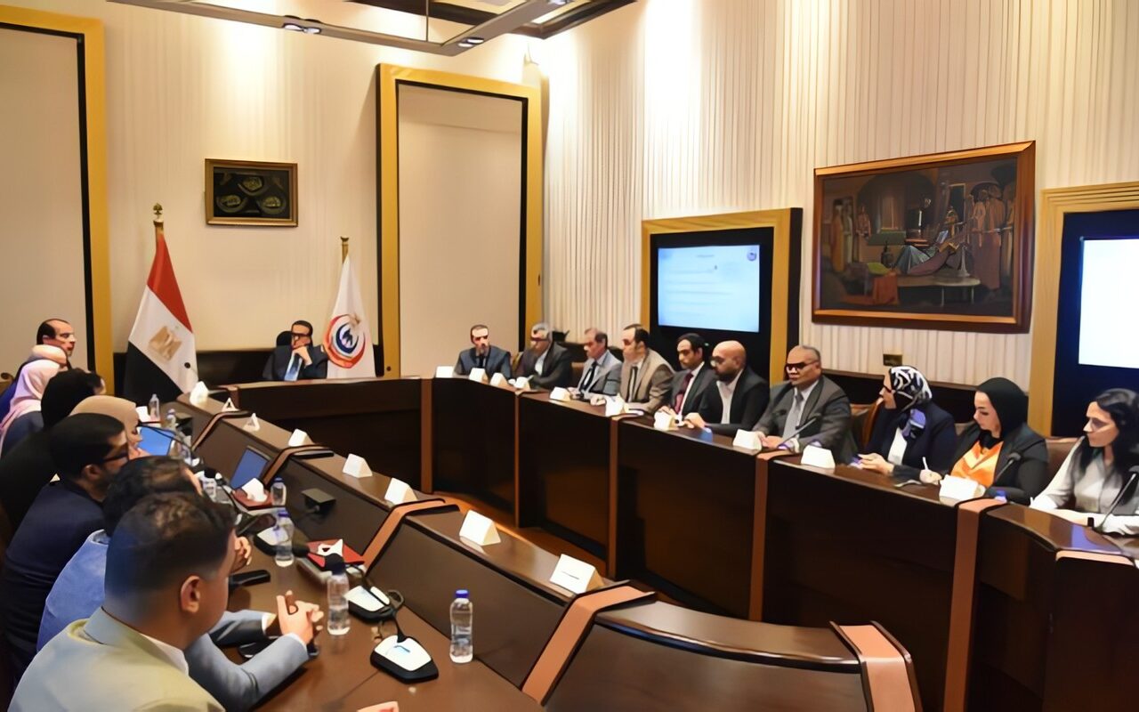 عبد الغفار يبحث مع ممثل الصحة العالمية مستجدات الأنشطة الإنسانية في غزة والسودان