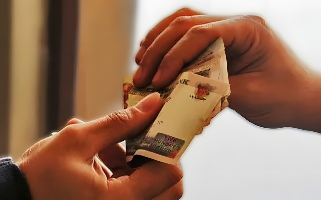 تأجيل محاكمة موظف سابق بتهمة التربح من وظيفته لـ 14 أكتوبر