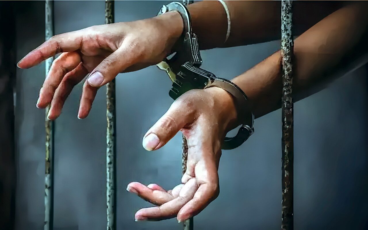 تجديد حبس منتحل صفة موظف بنك للاستيلاء على أموال المواطنين بالمنيا