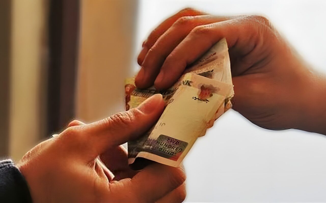 “ضيع نفسه بـ25 ألف جنيه”، سقوط موظف بمجلس مدينة السنطة متلبسًا برشوة لترخيص مدرسة مخالفة