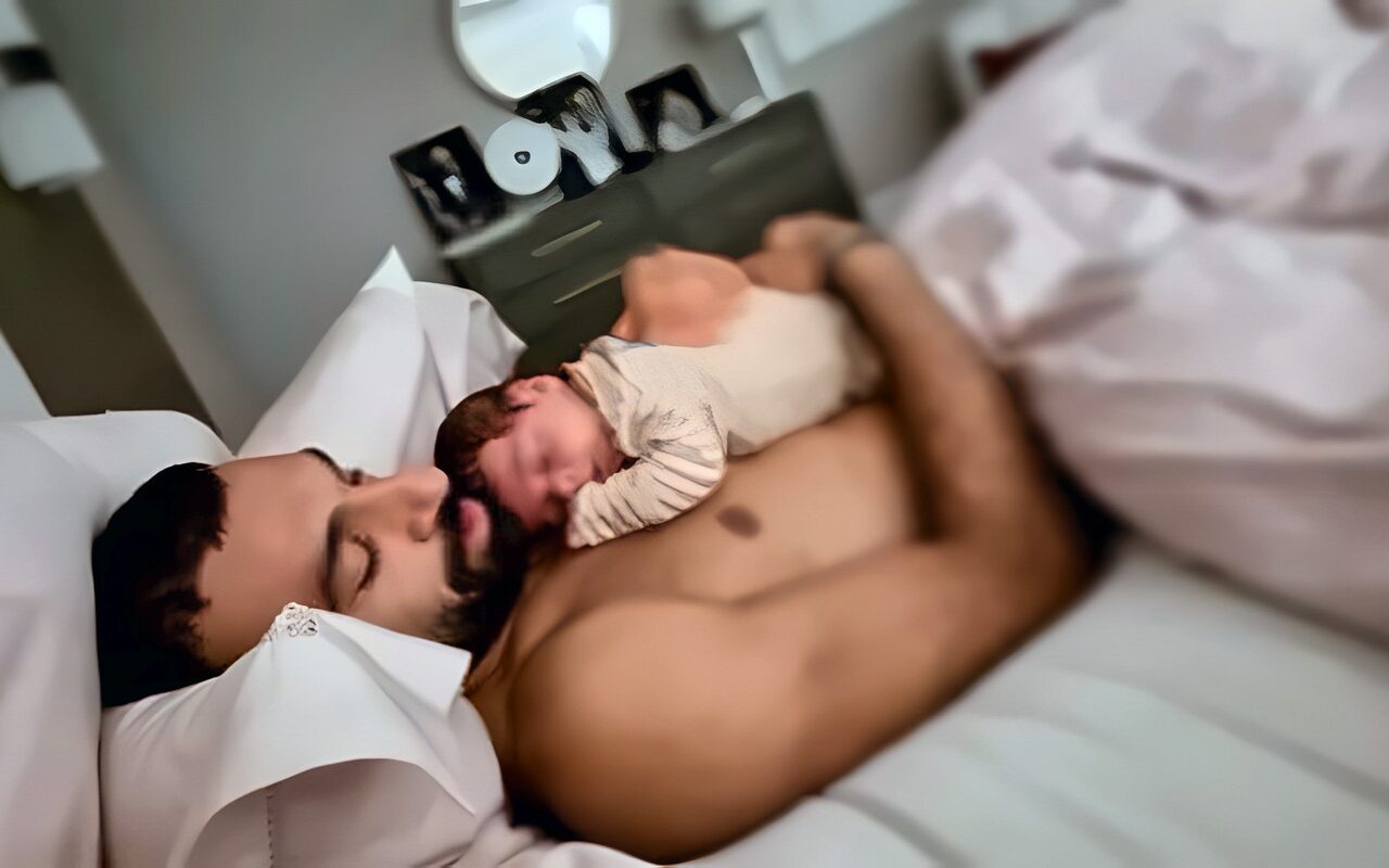 الظهور الأول لـ ليل رفقة محمد صلاح
