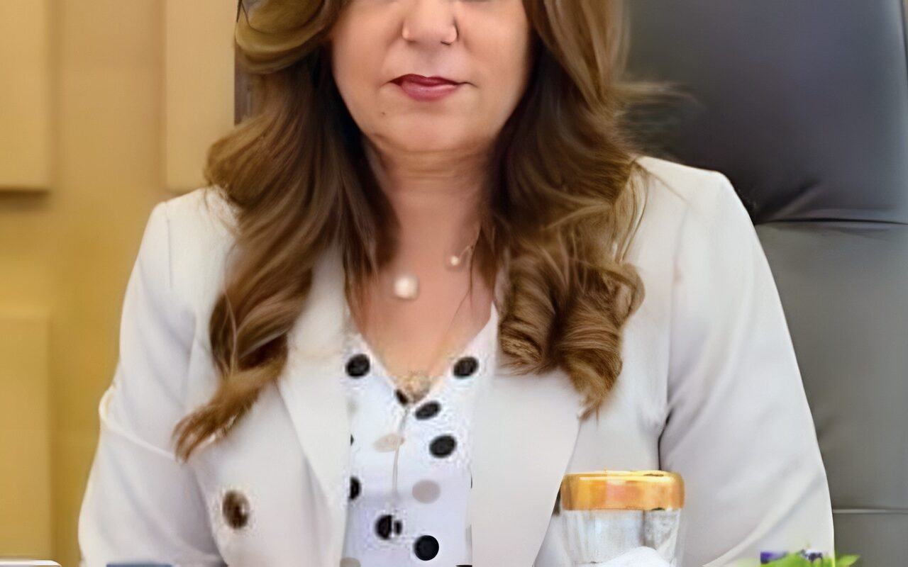 وزيرة التنمية المحلية والبيئة توجه بسرعة دخول المشروعات الخدمية بقري الفرافرة لتحسين حياة المواطنين