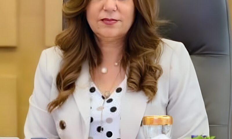 وزيرة التنمية المحلية والبيئة توجه بسرعة دخول المشروعات الخدمية بقري الفرافرة لتحسين حياة المواطنين