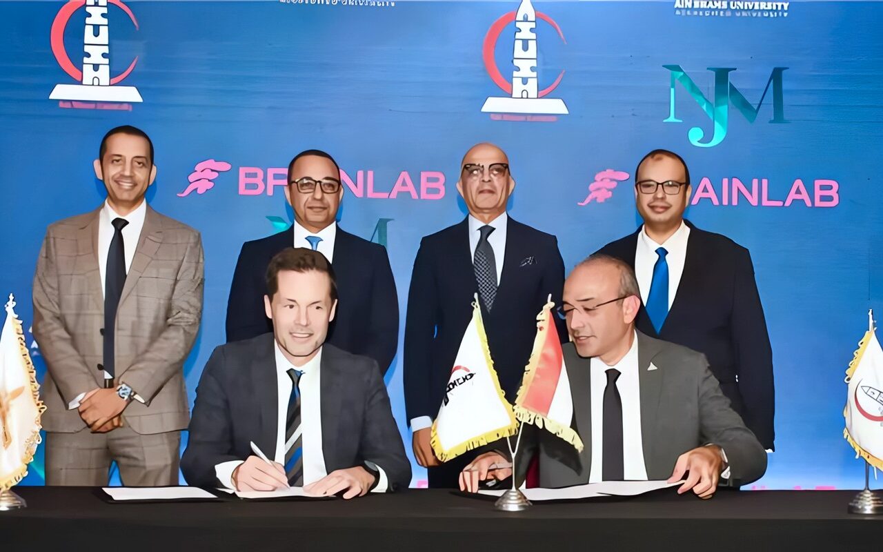 مستشفى عين شمس التخصصي يوقع اتفاقية لتطوير جراحات العظام والمخ والأعصاب