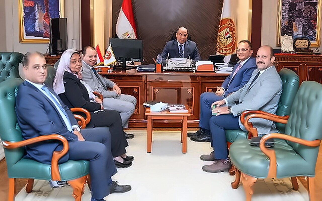 وزير العمل يبحث مع رئيس جامعة الجلالة التعاون لتنمية مهارات الشباب