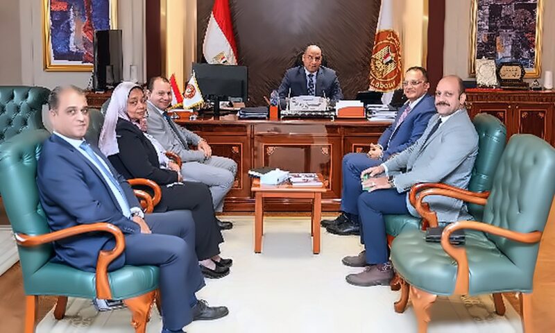وزير العمل يبحث مع رئيس جامعة الجلالة التعاون لتنمية مهارات الشباب