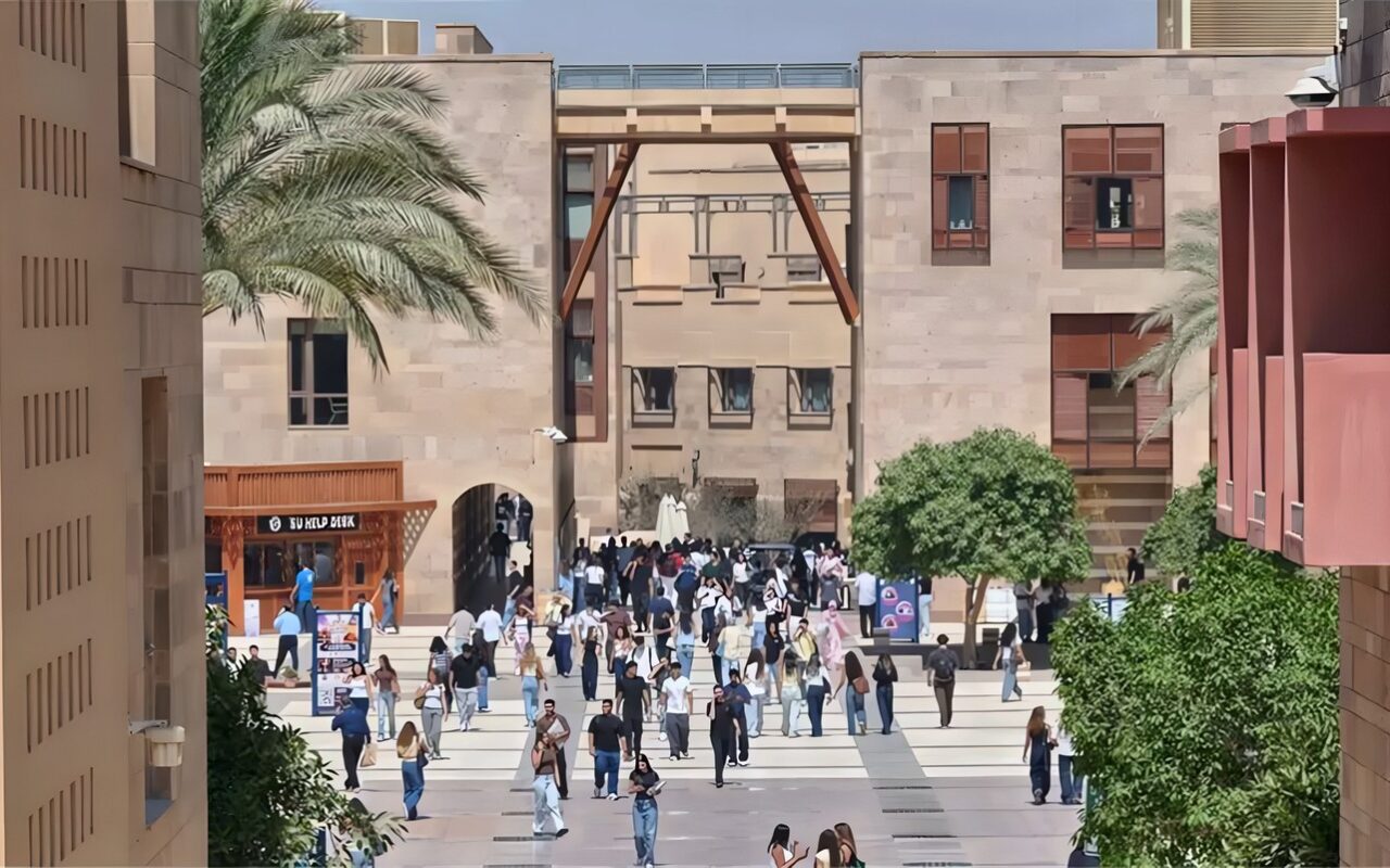 الجامعة الأمريكية بالقاهرة تستقبل الدفعة الرابعة من الحاصلين على “منح التميز” لعام 2026