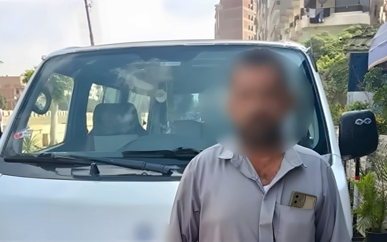 سائق ميكروباص بالشرقية يتجاوز التعريفة وخط السير ويعتدي على الركاب والأمن يضبطه