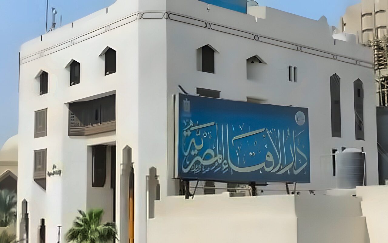 أختي سامحتني في دين عليّ ثم تطالبتني به؟.. أمين الإفتاء يوضح التصرف الصحيح