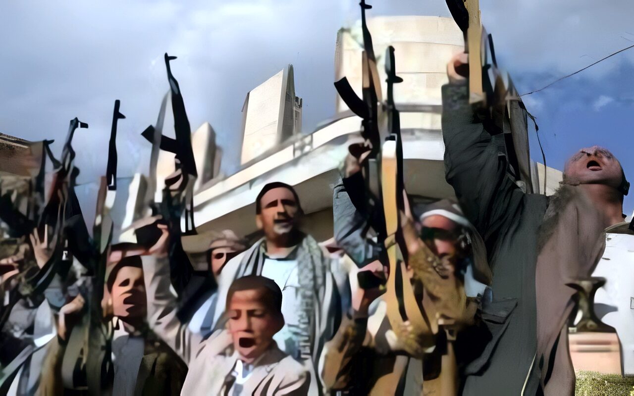 وزير الداخلية اليمني: تكرار استهداف المطارات يكشف نهج الحوثيين ويهدد سلامة المدنيين