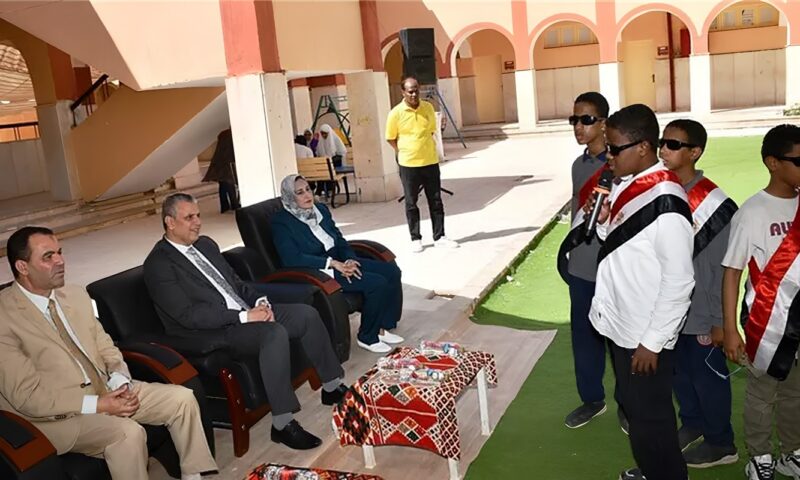 في اليوم العالمي للعصا البيضاء.. أسوان تحتفي بإبداعات طلاب مدرسة النور