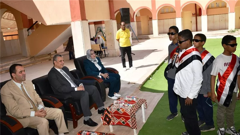 في اليوم العالمي للعصا البيضاء.. أسوان تحتفي بإبداعات طلاب مدرسة النور