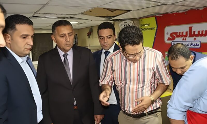 إعدام لحوم وهوت دوج وكبدة والتحفظ على رنجة.. حملة رقابية لمحافظ القليوبية بشرق شبرا الخيمة