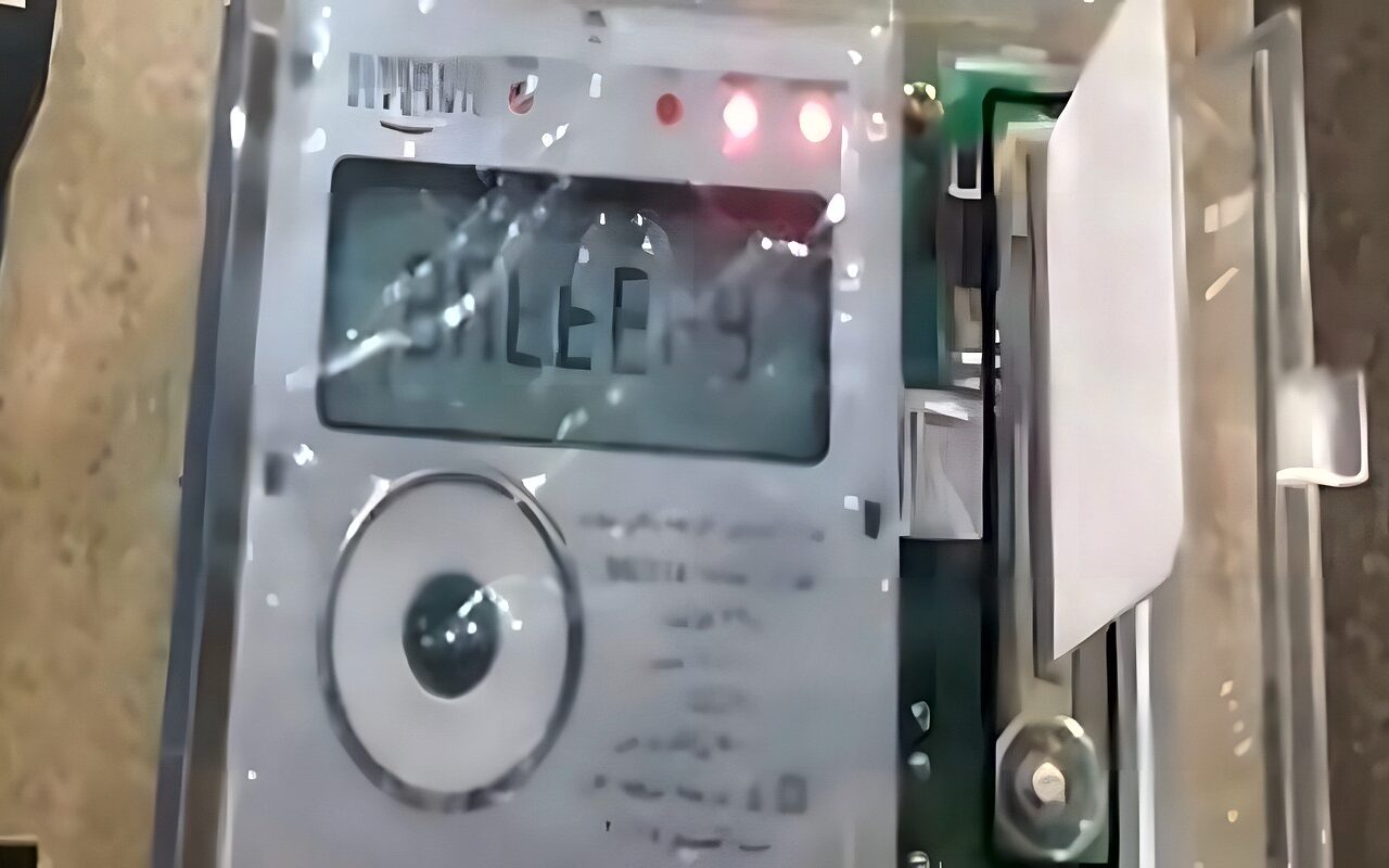 أسباب إضاءة لمبة التلاعب بعداد الكهرباء وقيمة الغرامة
