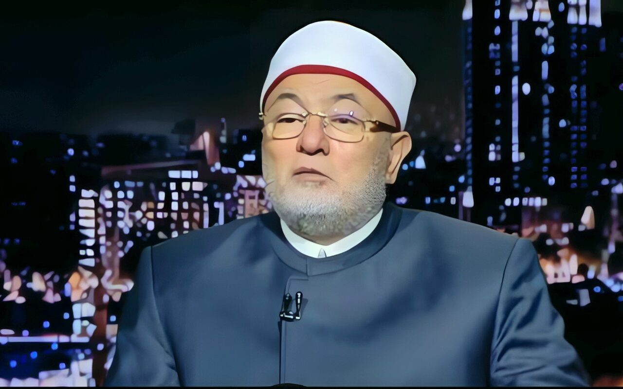 من سجود الملائكة لآدم إلى سجود النجم والشجر.. خالد الجندي يشرح بلاغة القرآن
