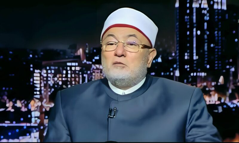 من سجود الملائكة لآدم إلى سجود النجم والشجر.. خالد الجندي يشرح بلاغة القرآن