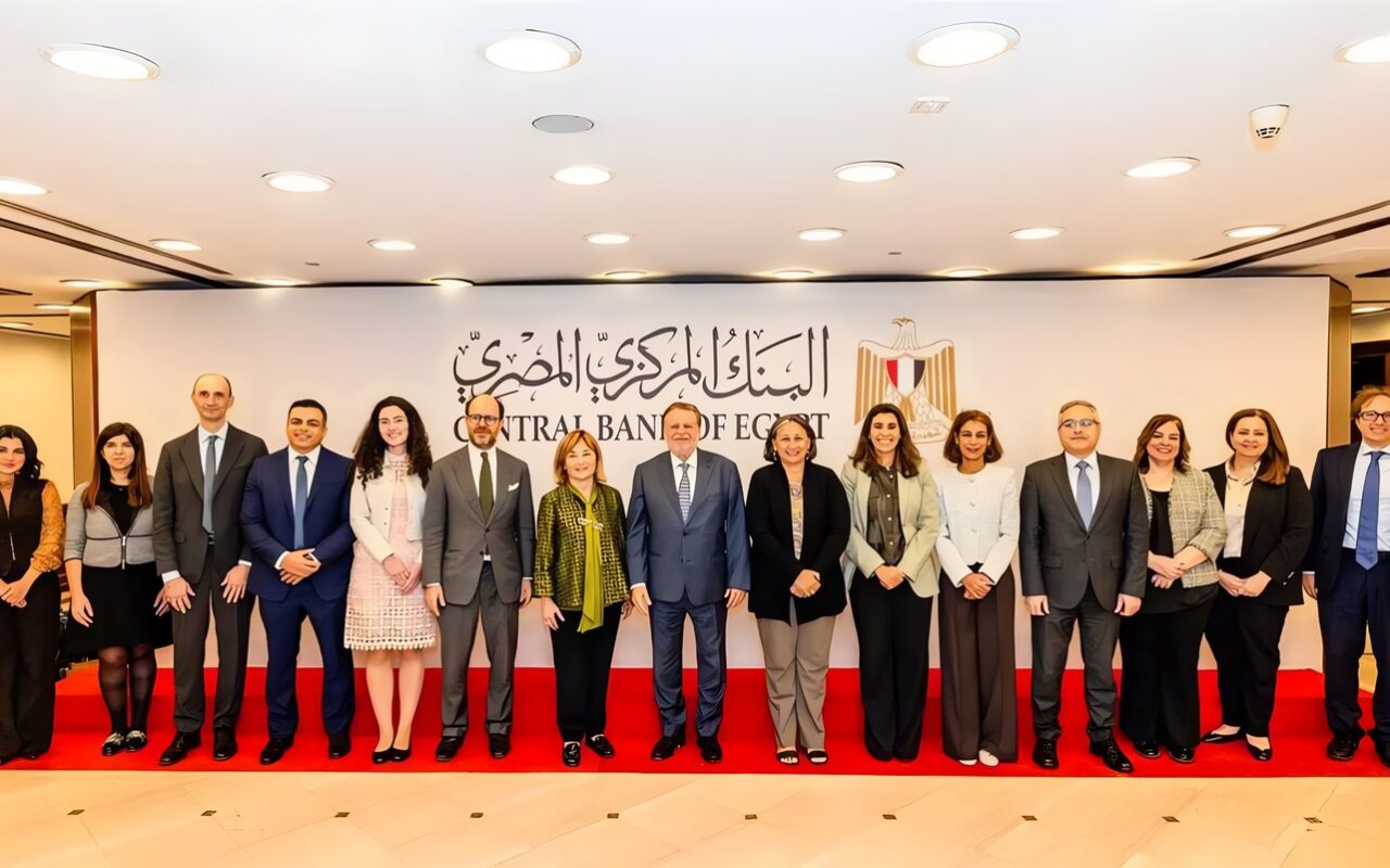 محافظ البنك المركزي يبحث مع نائب رئيس بنك الاستثمار الأوروبي خطط الشراكة المستقبلية