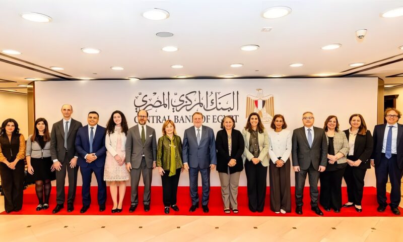محافظ البنك المركزي يبحث مع نائب رئيس بنك الاستثمار الأوروبي خطط الشراكة المستقبلية